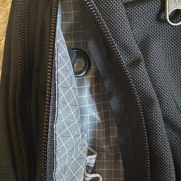 Tom Bihn Synapse 19 - Barely Used - Picture 4 of 6